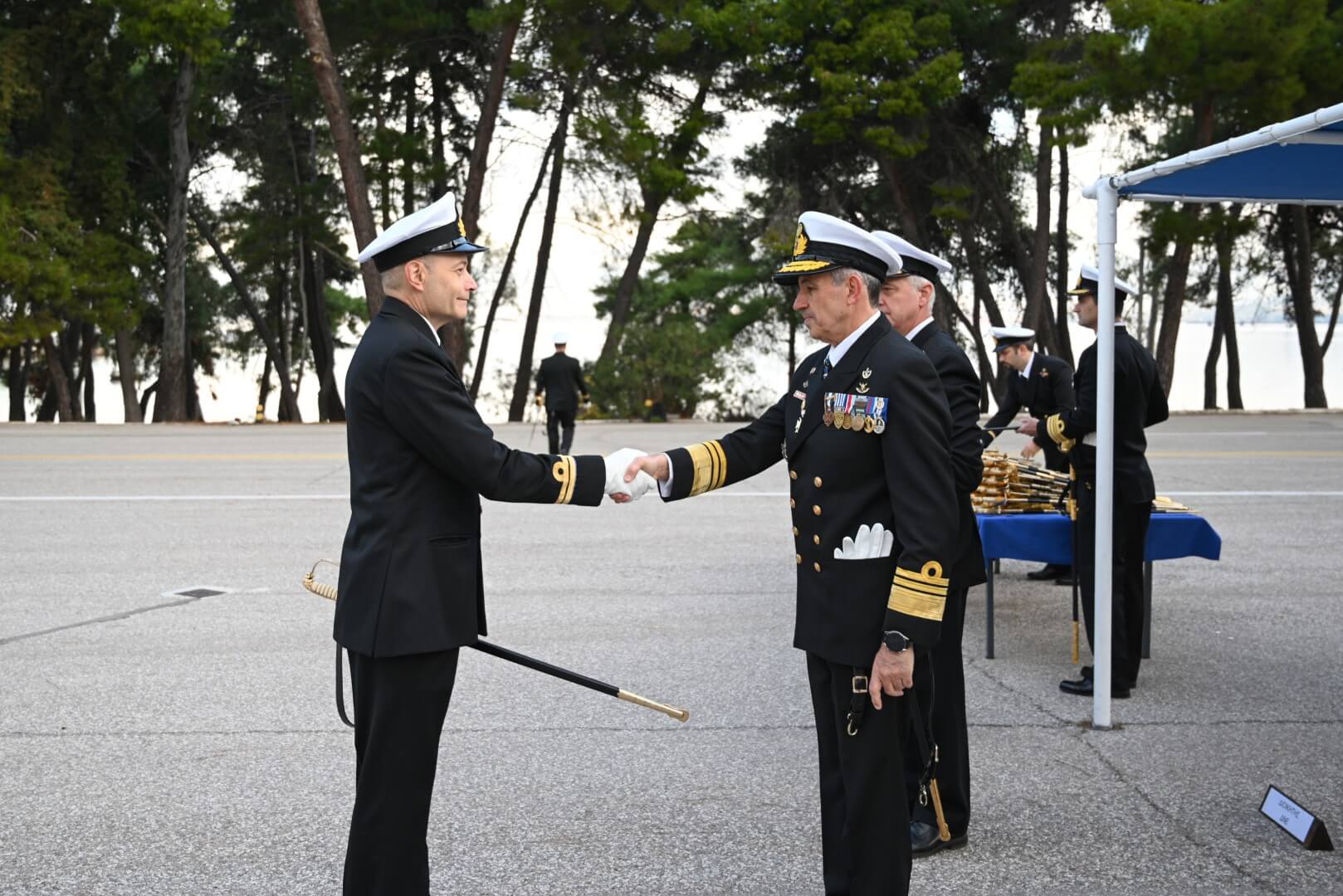 Αξιωματικούς Ειδικοτήτων ΠΝ