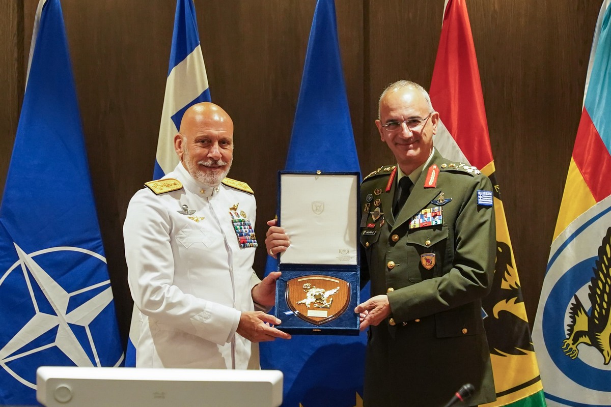 ενοπλεσ δυναμεισ