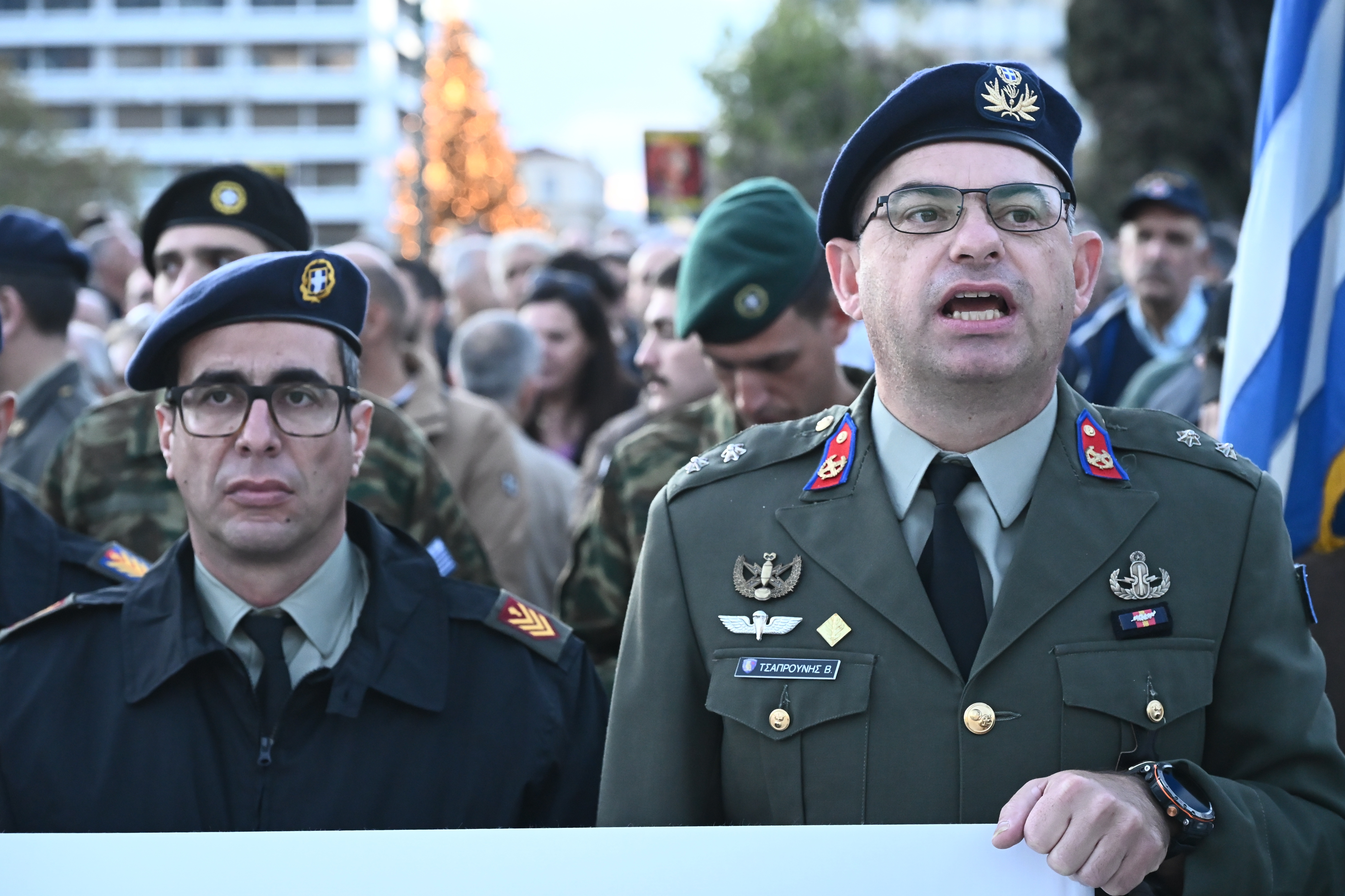 συγκέντρωση των στρατιωτικών