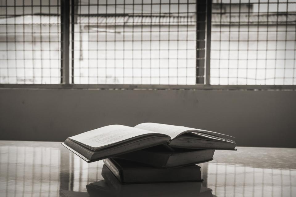 Πτυχιούχοι των πανεπιστημίων μέσα από τις φυλακές της Λάρισας