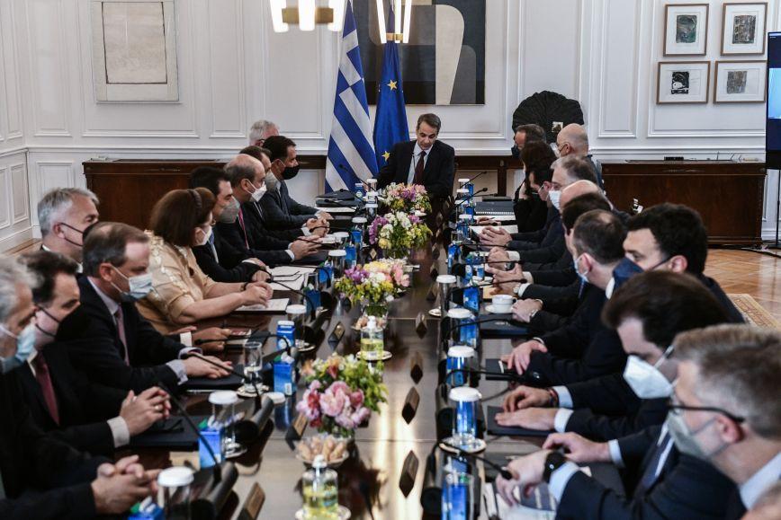 συσκέψεις στο Μαξίμου