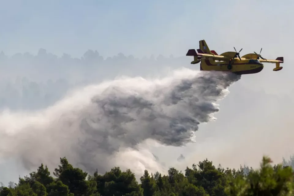 Νέα μέτωπα σε Σύρο και Σκάλα Λακωνίας -Οριοθετήθηκε η φωτιά στη Φυλή