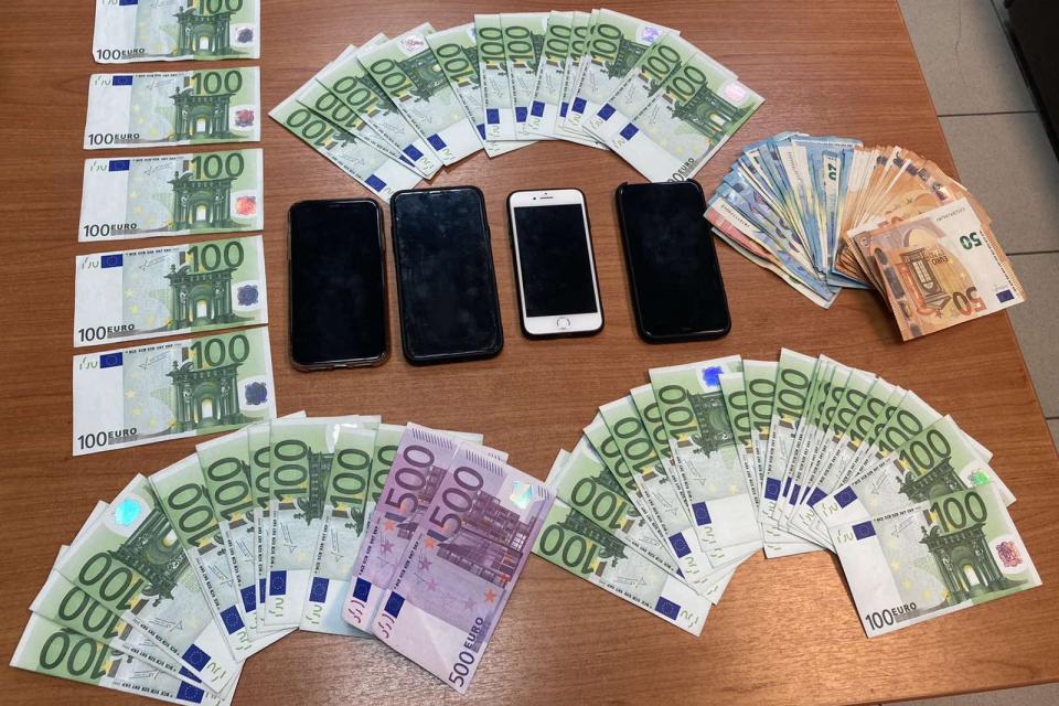 ΠΛΑΣΤΑ ΧΑΡΤΟΝΟΜΙΣΜΑΤΑ