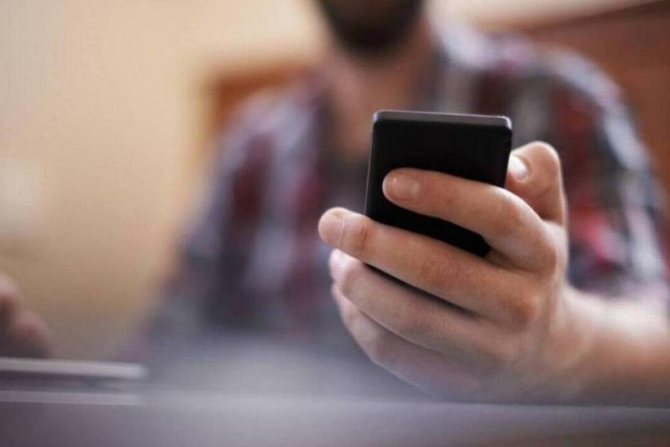 ΑΠΑΤΗ ΤΗΛΕΦΩΝΟ