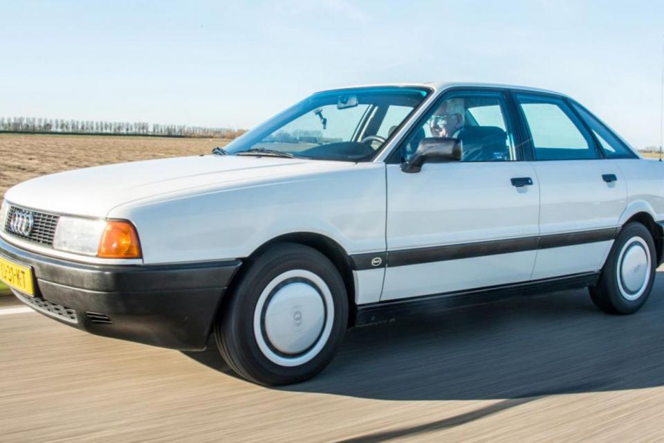 H απίστευτη ιστορία ενός Audi 80: Κλάπηκε πριν από 30 χρόνια, εξαγοράστηκε από αστυνομικό και κυκλοφορεί σαν καινούργιο