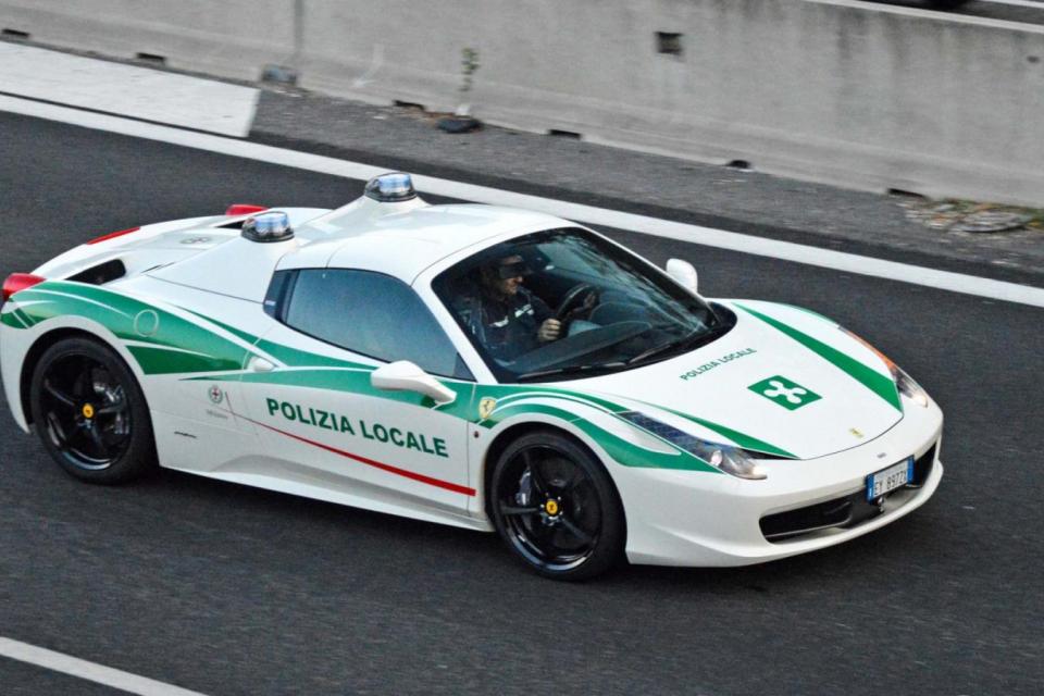 Αυτή είναι η μοναδική Ferrari της ιταλικής αστυνομίας -Το «εγκληματικό» της παρελθόν