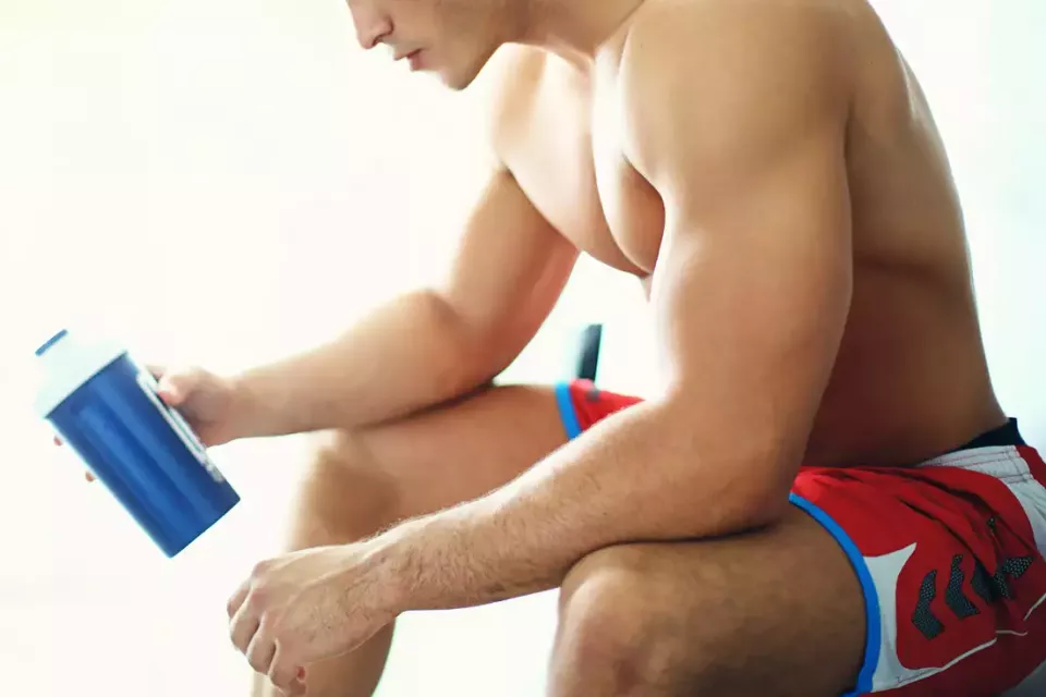 Γυμναστική: Πότε να πίνετε το shake πρωτεΐνης – Τι είναι το “αναβολικό παράθυρο”