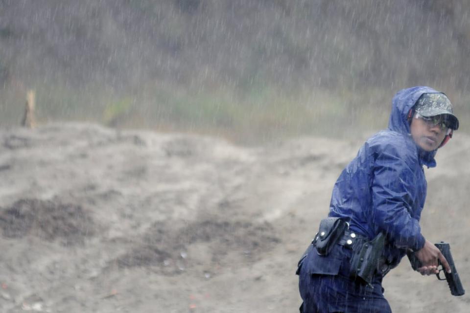 Τα τρία βασικά πράγματα που πρέπει να προσέχουν οι αστυνομικοί όταν αγοράζουν εξοπλισμό για τη βροχή