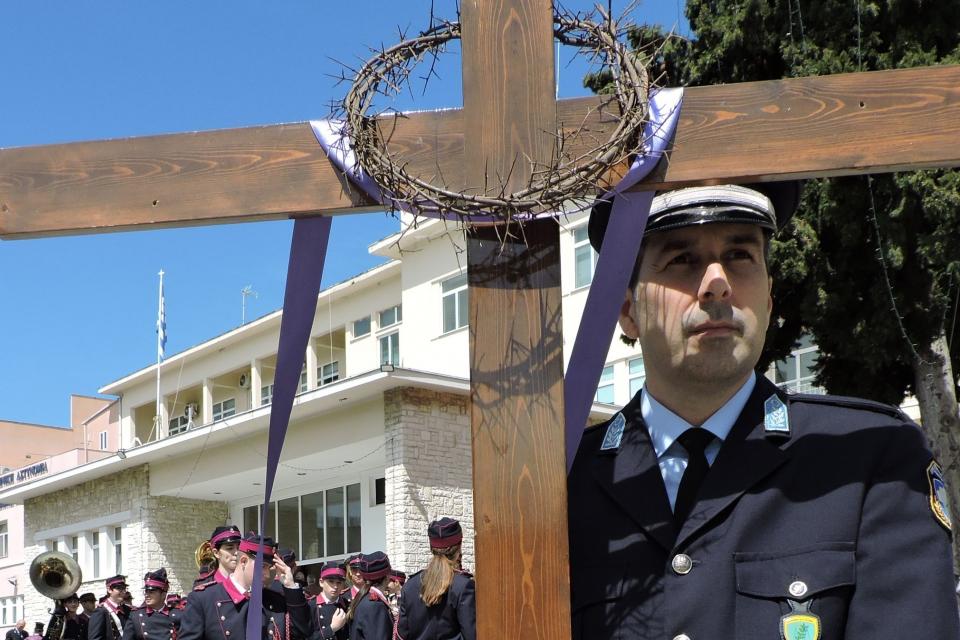 Περιφορά Επιταφίου παρεκκλησίου Αγίου Αρτεμίου Αστυνομικών Υπηρεσιών Κέρκυρας