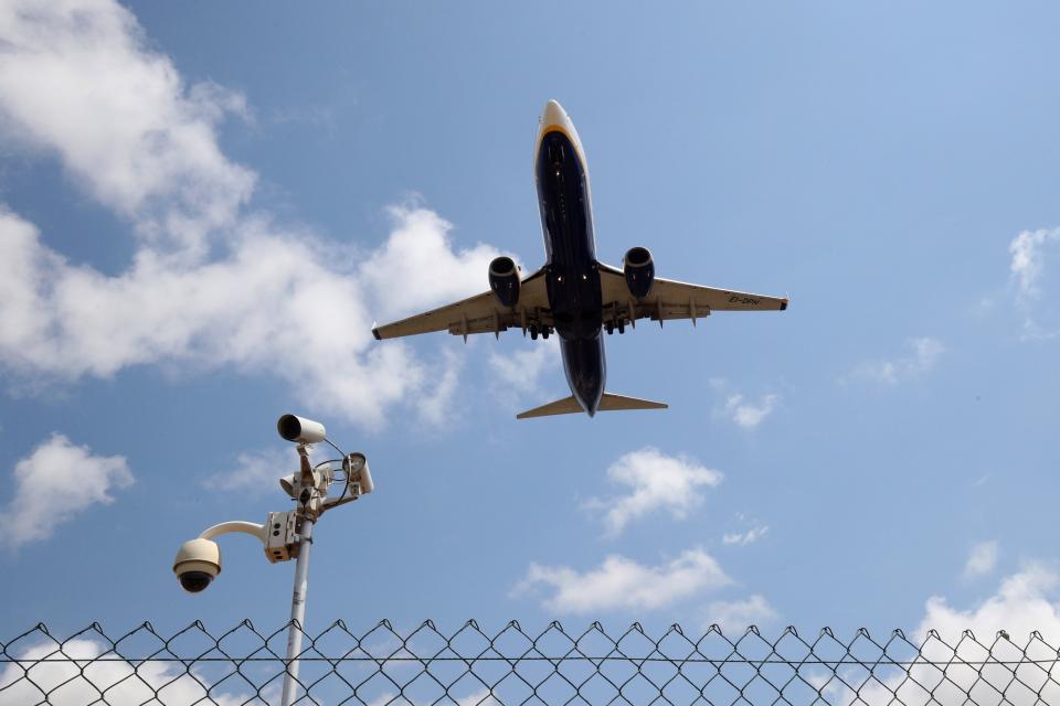 Κύκλωμα με πλαστά διπλώματα πιλότων: 70χρονος πρώην πιλότος της Ολυμπιακής στη συμμορία