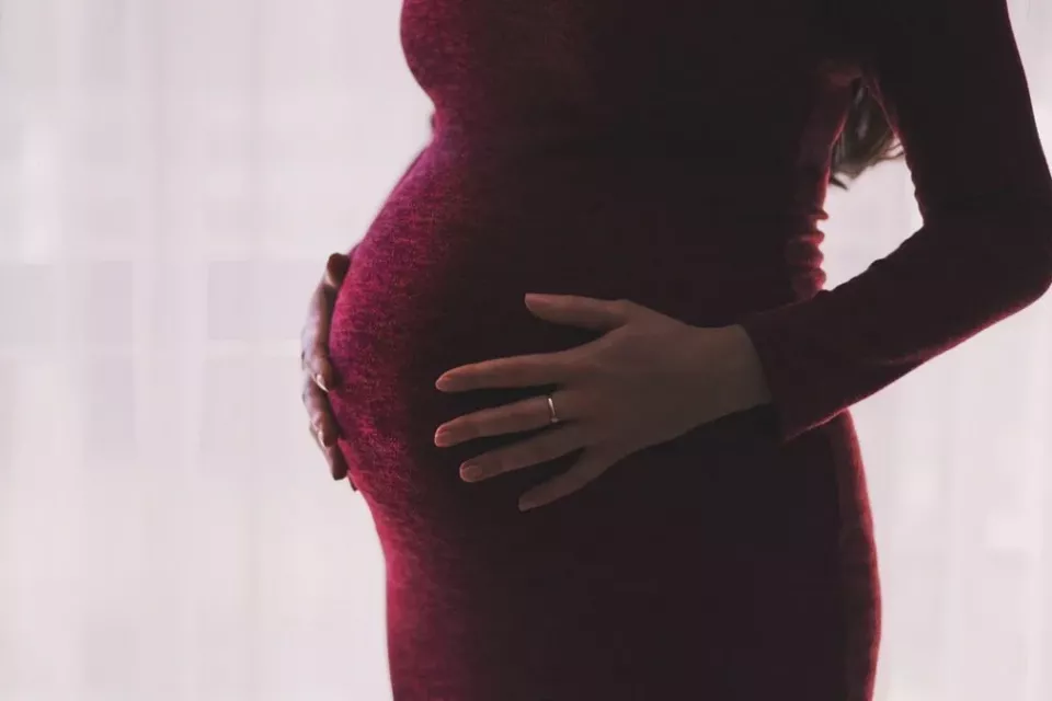 «Συγγνώμη» της αστυνομίας του Ντιτρόιτ: Τεχνητή νοημοσύνη αναγνώρισε μαύρη έγκυο ως ύποπτη ληστείας
