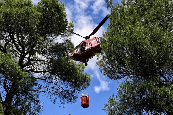 Μεγάλη φωτιά στην Εύβοια σε δύσβατη περιοχή στη θέση Ρούκλια -Συναγερμός στην Πυροσβεστική