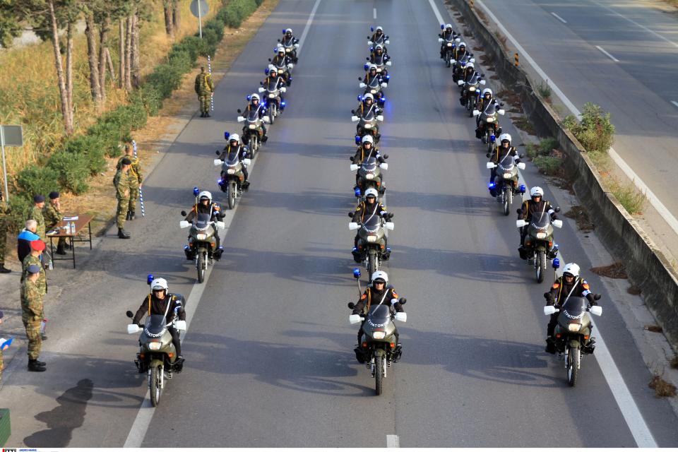 ΔΟΚΙΜΑΣΤΙΚΗ ΠΑΡΕΛΑΣΗ ΜΗΧΑΝΟΚΙΝΗΤΩΝ ΤΜΗΜΑΤΩΝ ΣΤΗΝ ΕΘΝΙΚΗ ΟΔΟ ΘΕΣΣΑΛΟΝΙΚΗΣ