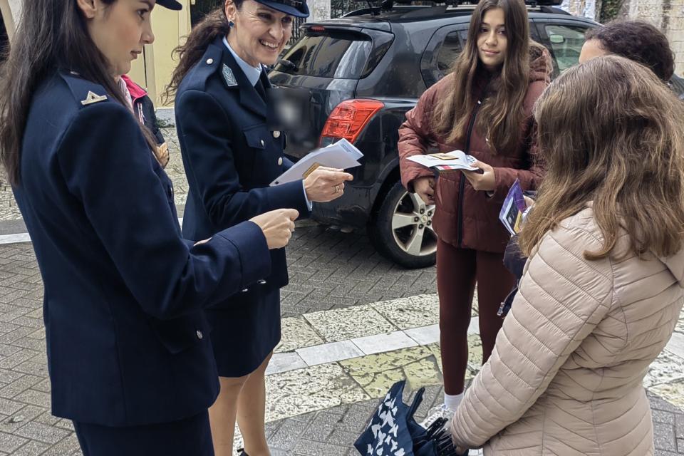 Στελέχη της ΕΛ.ΑΣ. συμμετέχουν σε ενημερωτικές δράσεις