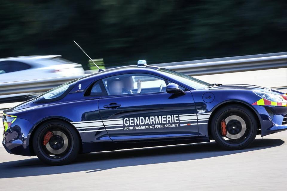 Αστυνομικοί «έλιωσαν» ένα πανάκριβο περιπολικό