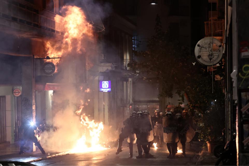 επεισόδια εξαρχεια