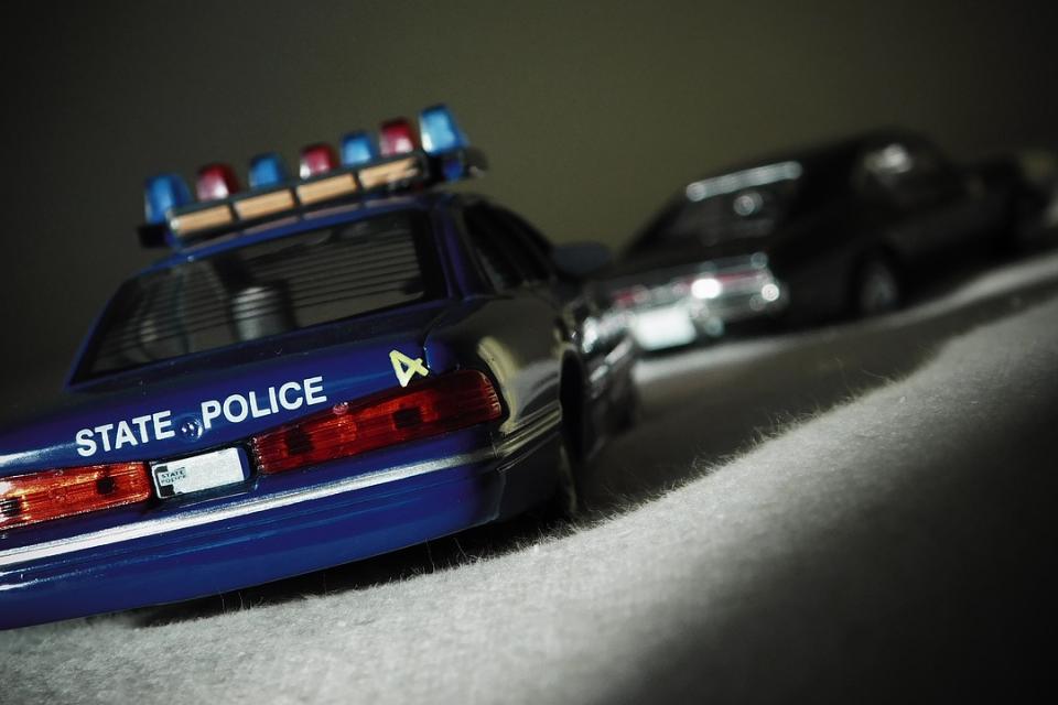 Οι αρχηγοί της αστυνομίας στο Κονέκτικατ φτιάχνουν και στέλνουν βίντεο στις σχολές οδήγησης για να βελτιώσουν τις σχέσεις μεταξύ αστυνομικών - οδηγών