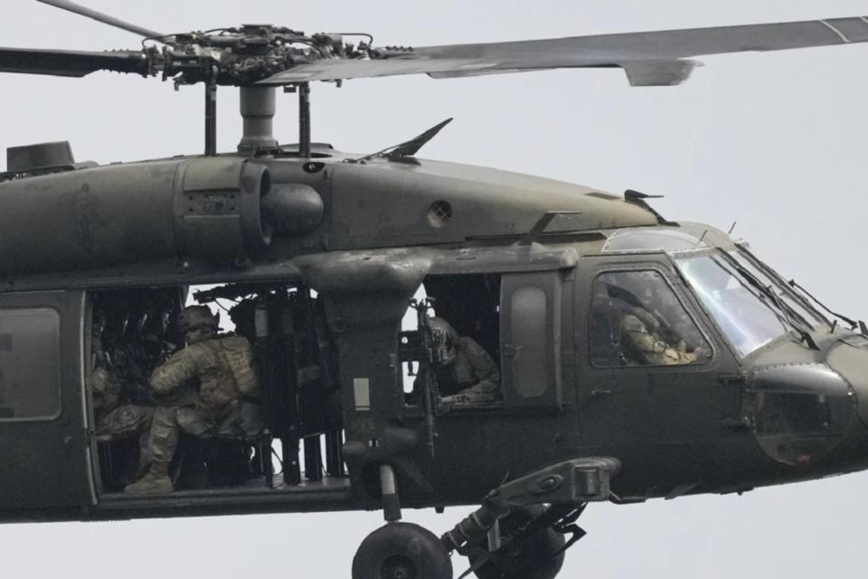 ελικόπτερα Black Hawk 