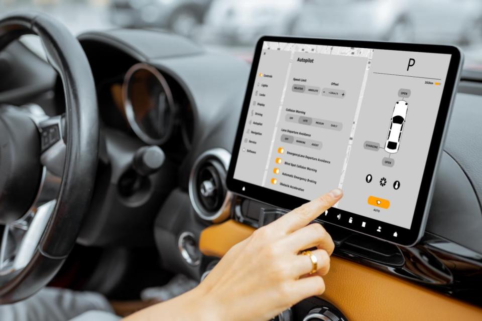 Ποια εταιρεία έλαβε πιστοποίηση διαχείρισης κυβερνοασφάλειας για αυτοκίνητα;
