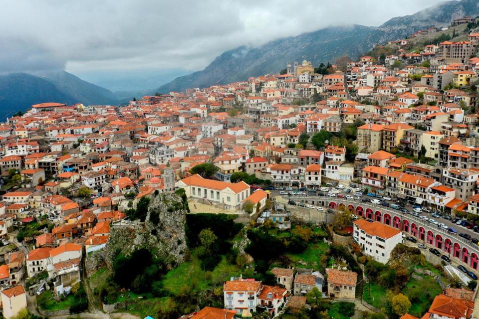 Τέλος το μποτιλιάρισμα στην Αράχωβα - O νέος δρόμος που θα αλλάξει τον Παρνασσό