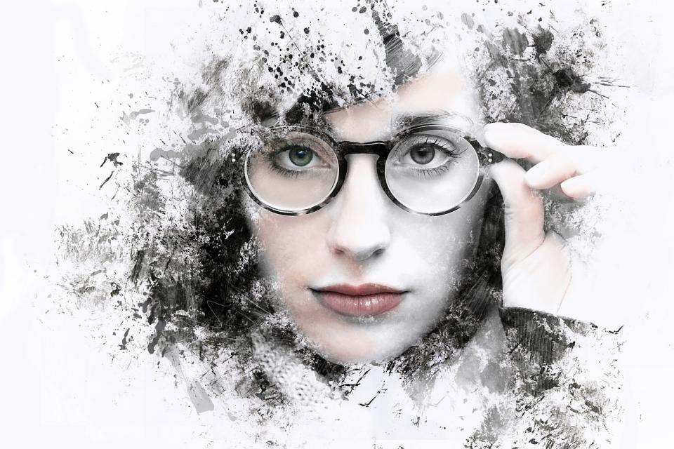 ΓΥΝΑΙΚΑ ΓΥΑΛΙΑ