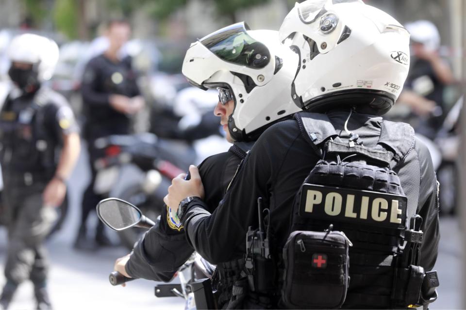 Καρέ-καρέ η καταδίωξη του Αιγύπτιου με τη χατζάρα από άνδρες της ΔΙΑΣ