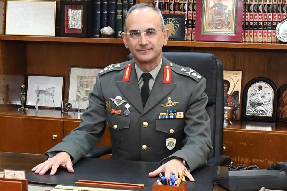 αρχηγός ΓΕΕΘΑ στρατηγός Δημήτριος Χούπης