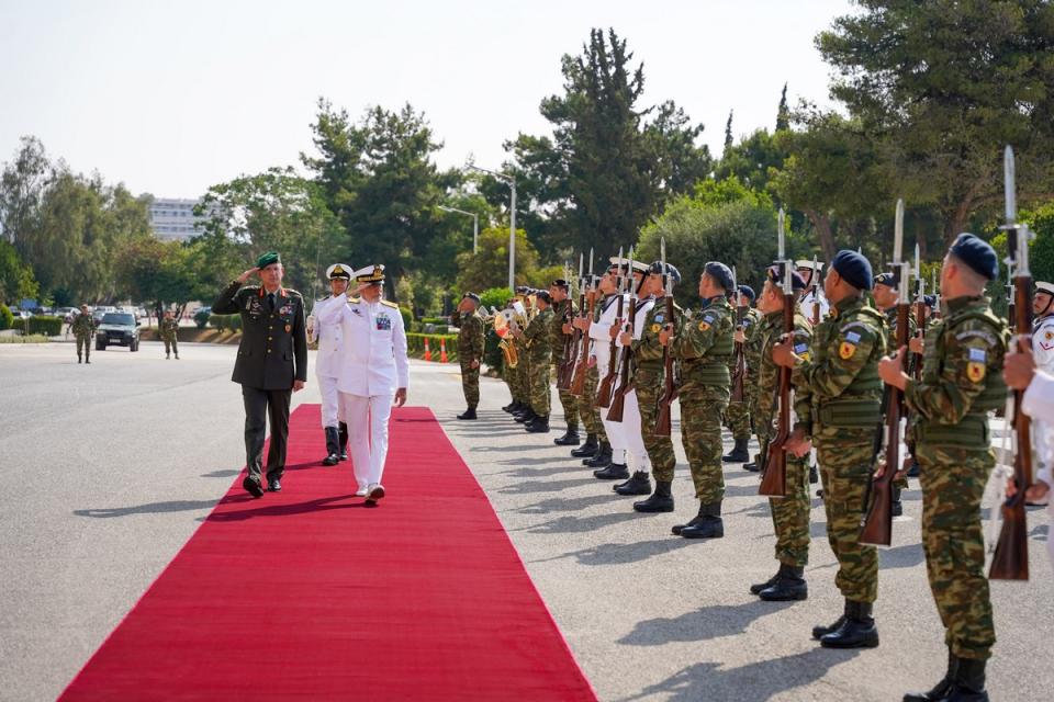 ενοπλεσ δυναμεισ