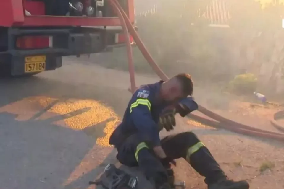 εθελοντής πυροσβέστης