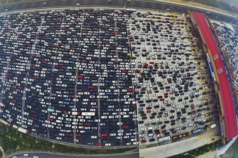 Το μεγαλύτερο μποτιλιάρισμα της ιστορίας -Έμειναν 10 ολόκληρες ημέρες κολλημένοι στην κίνηση