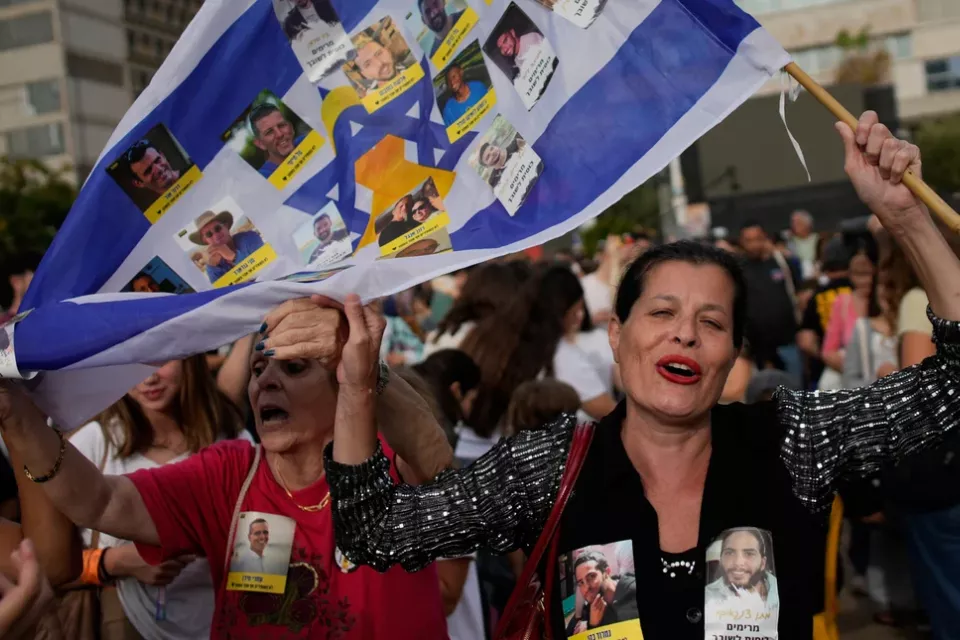 Ξημερώματα Δευτέρας η απελευθέρωση των ομήρων, λέει η εκπρόσωπος της ισραηλινής κυβέρνησης