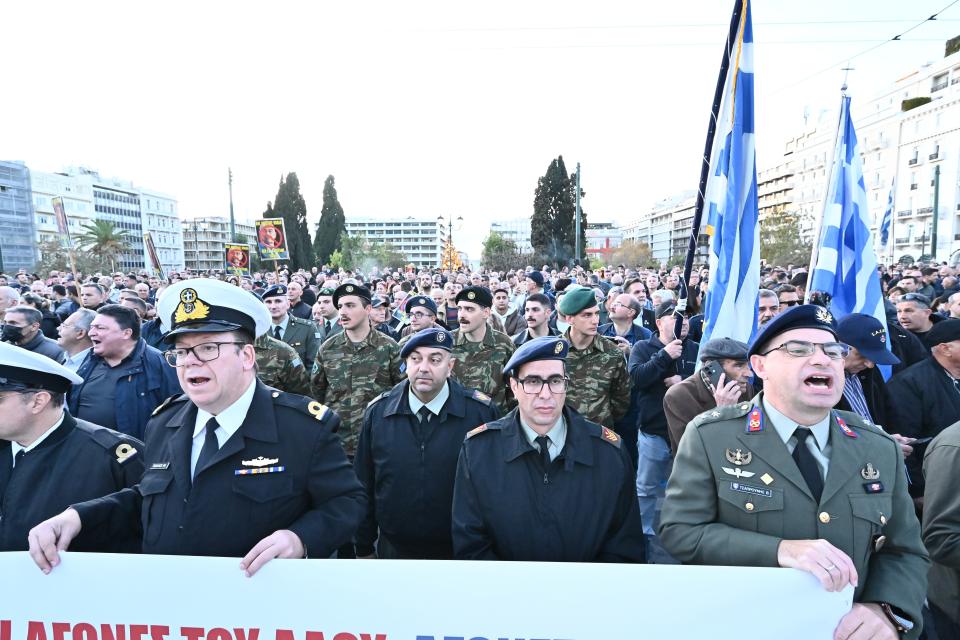 συγκέντρωση των στρατιωτικών