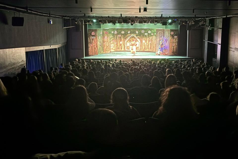 Εορταστική ατμόσφαιρα στην παιδική παράσταση της Ε.ΑΣ.Υ.Α.