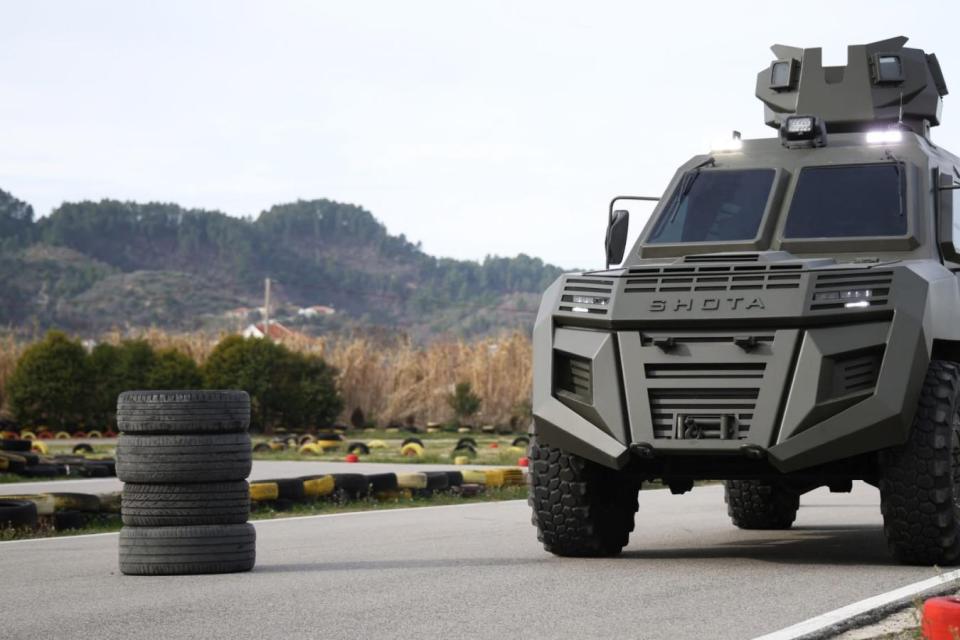Το πρώτο στρατιωτικό όχημα της Αλβανίας βγαίνει στους δρόμους -Ποιος το κατασκευάζει
