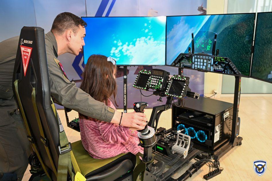 Προσομοιωτές μαχητικών αεροσκαφών F-16 και F-35 και VR στο Πολιτιστικό Κέντρο του δήμου Λαμιέων