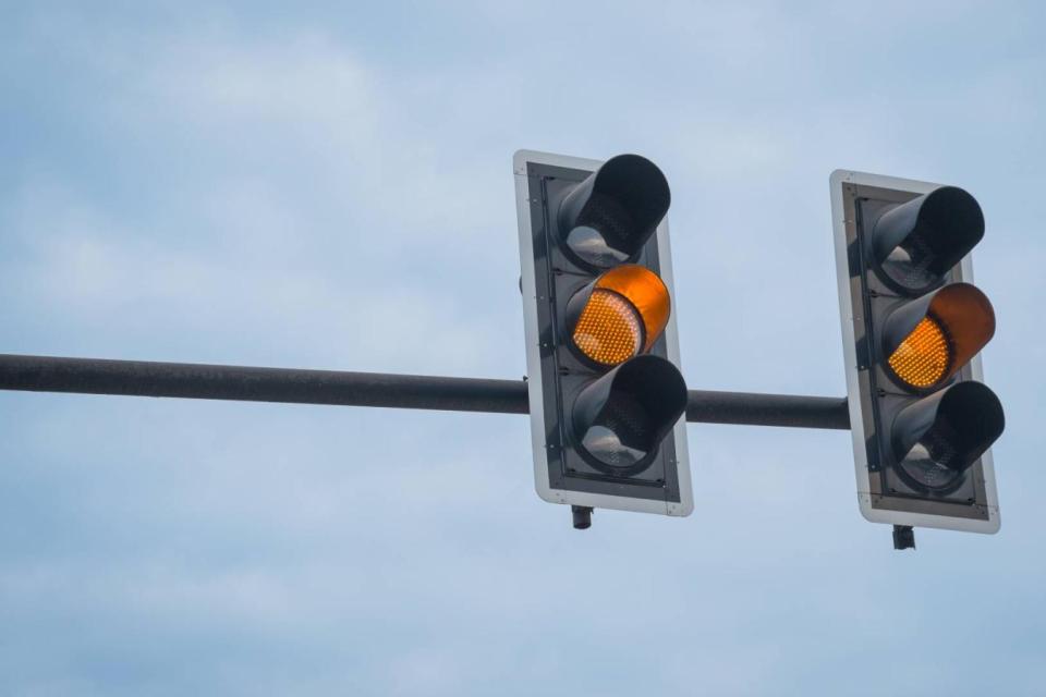 Επιτρέπεται να περάσω με πορτοκαλί φανάρι; -Τι λέει ο νέος ΚΟΚ