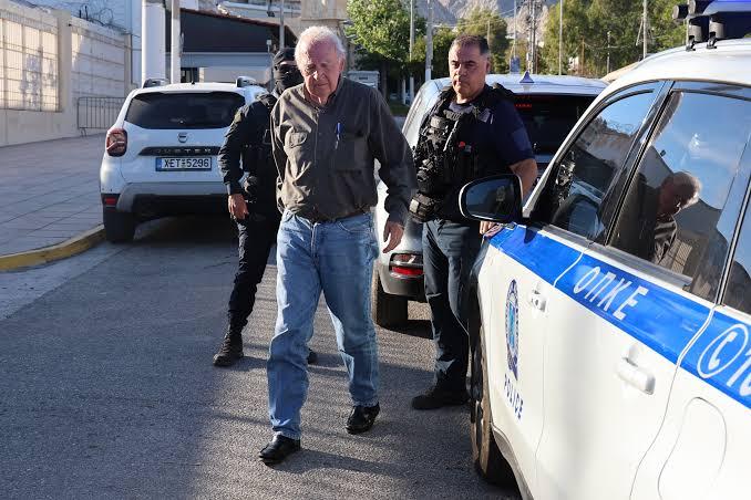 Στην ΓΑΔΑ θα διανυκτερεύσει απόψε ο Αλέξανδρος Γιωτόπουλος και την Τρίτη θα οδηγηθεί στον εισαγγελέα Εφετών Πειραιά