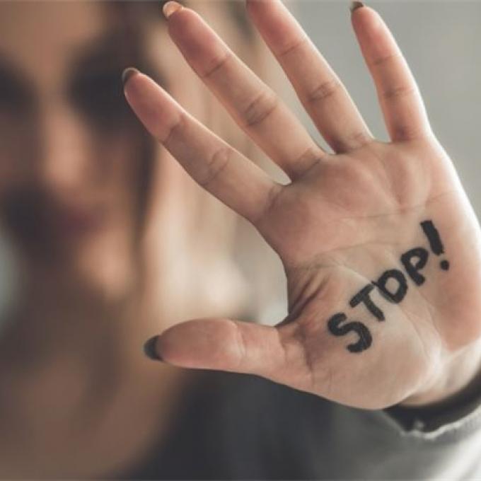 ΕΝΔΟΟΙΚΟΓΕΝΕΙΑΚΗ ΒΙΑ