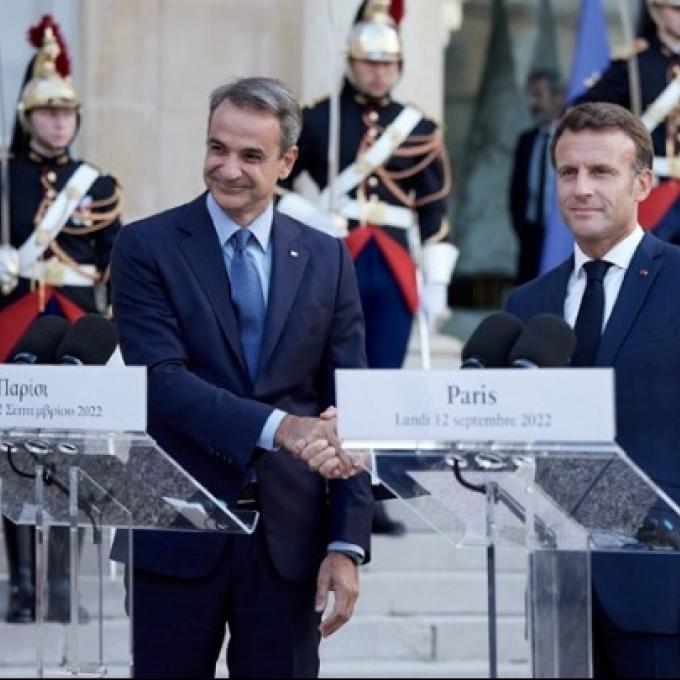 Μητσοτακης μακρον