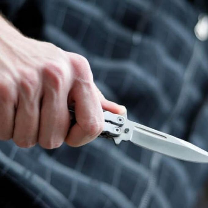 Ψυχικά ασθενής αποπειράθηκε να κόψει το λαιμό γυναίκας αστυνομικού στο Λος Άντζελες