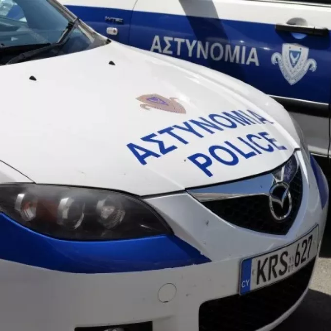 Το σκίτσο της αστυνομίας της Κύπρου για ύποπτο σε υπόθεση πρόκλησης κακόβουλης ζημιάς και απειλής