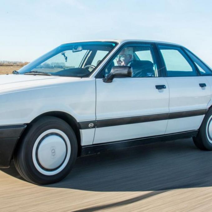 H απίστευτη ιστορία ενός Audi 80: Κλάπηκε πριν από 30 χρόνια, εξαγοράστηκε από αστυνομικό και κυκλοφορεί σαν καινούργιο