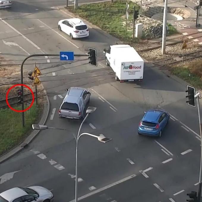 Αυτό είναι το νέο όπλο της Τροχαίας -Δείτε πώς συλλαμβάνει όσους περνούν με κόκκινο