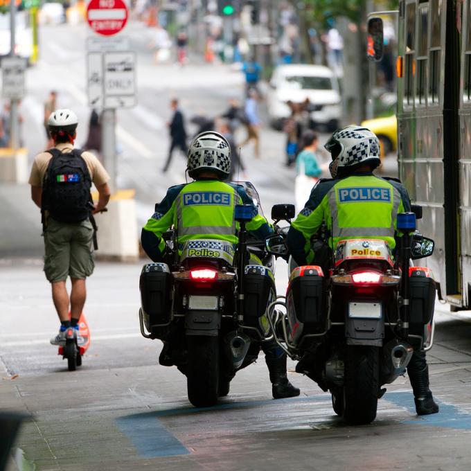 Τα προσοδοφόρα πακέτα αμοιβών και στέγασης που δελεάζουν τους αστυνομικούς στην Αυστραλία