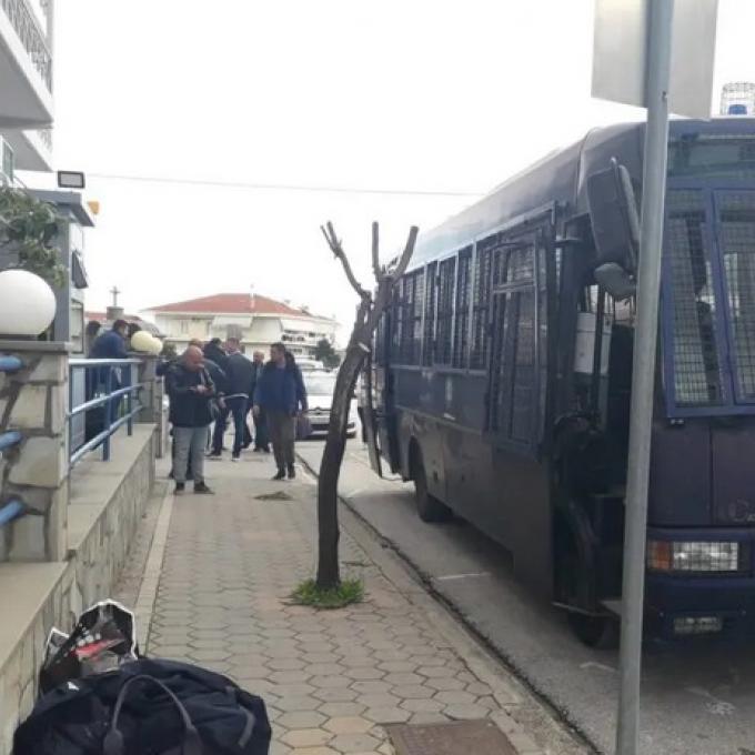 λεοφωρειο αστυνομίας_trikalanews