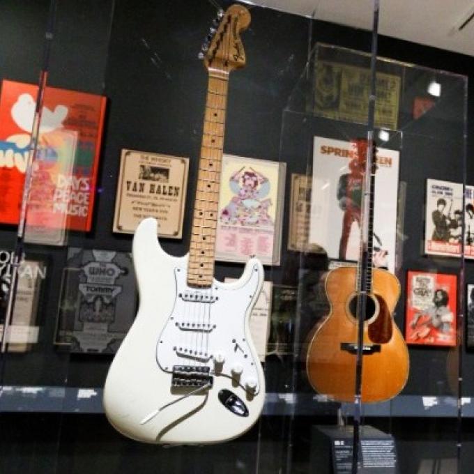 κιθάρες του Έρικ Κλάπτον_AMNA