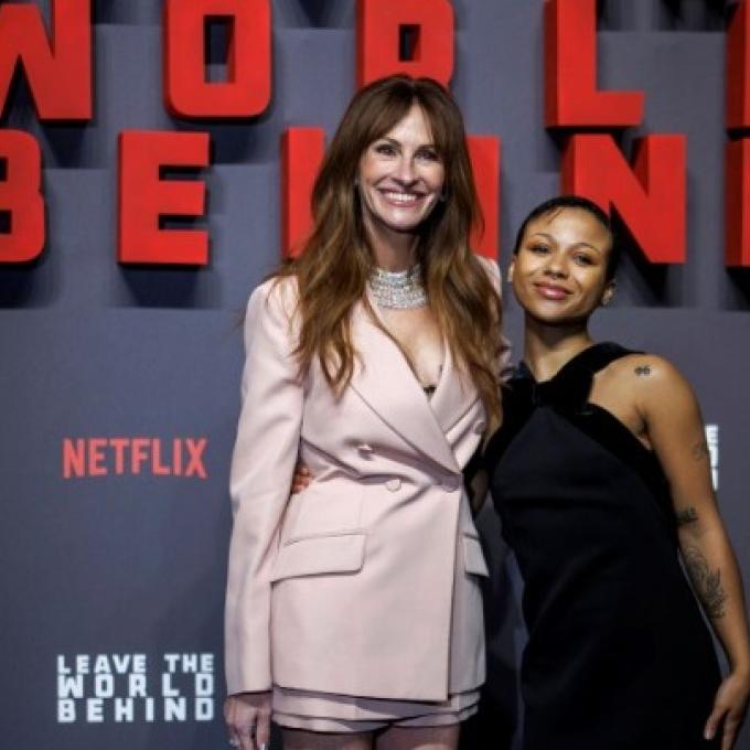 Leave the World Behind_amna