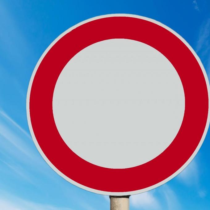 Αφαίρεση διπλώματος και πρόστιμο 200 ευρώ για την πιο περίεργη πινακίδα στους ελληνικούς δρόμους