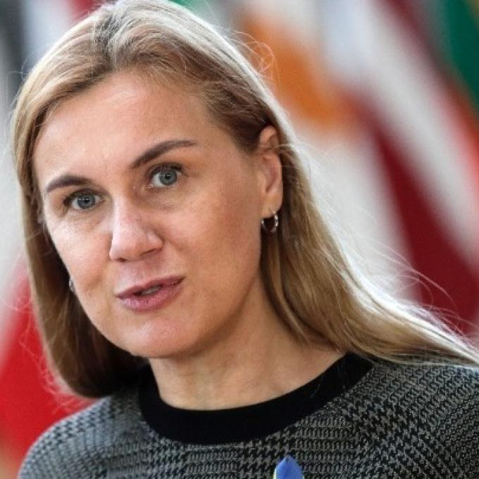  Κάντρι Σίμσον_amna