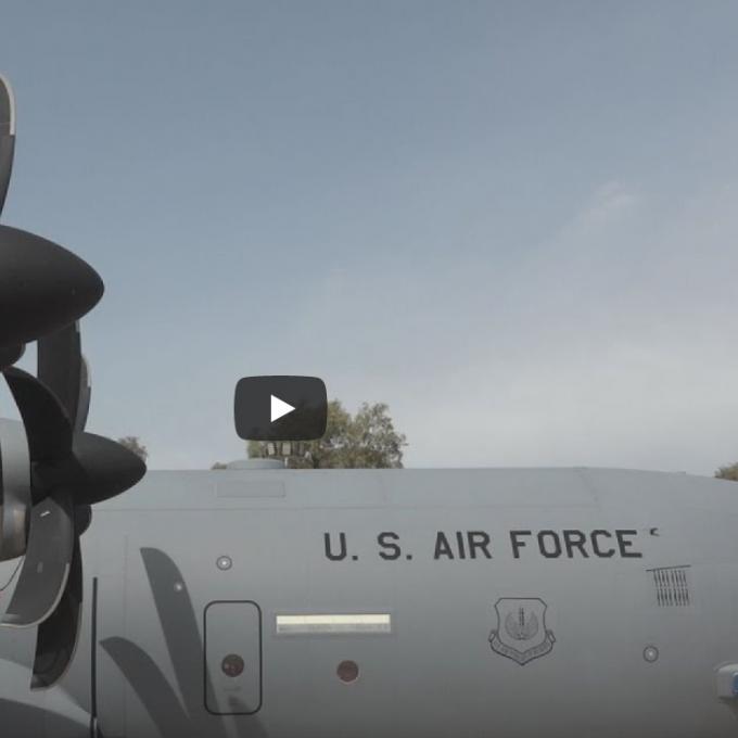 θηριώδες C-130J των ΗΠΑ 